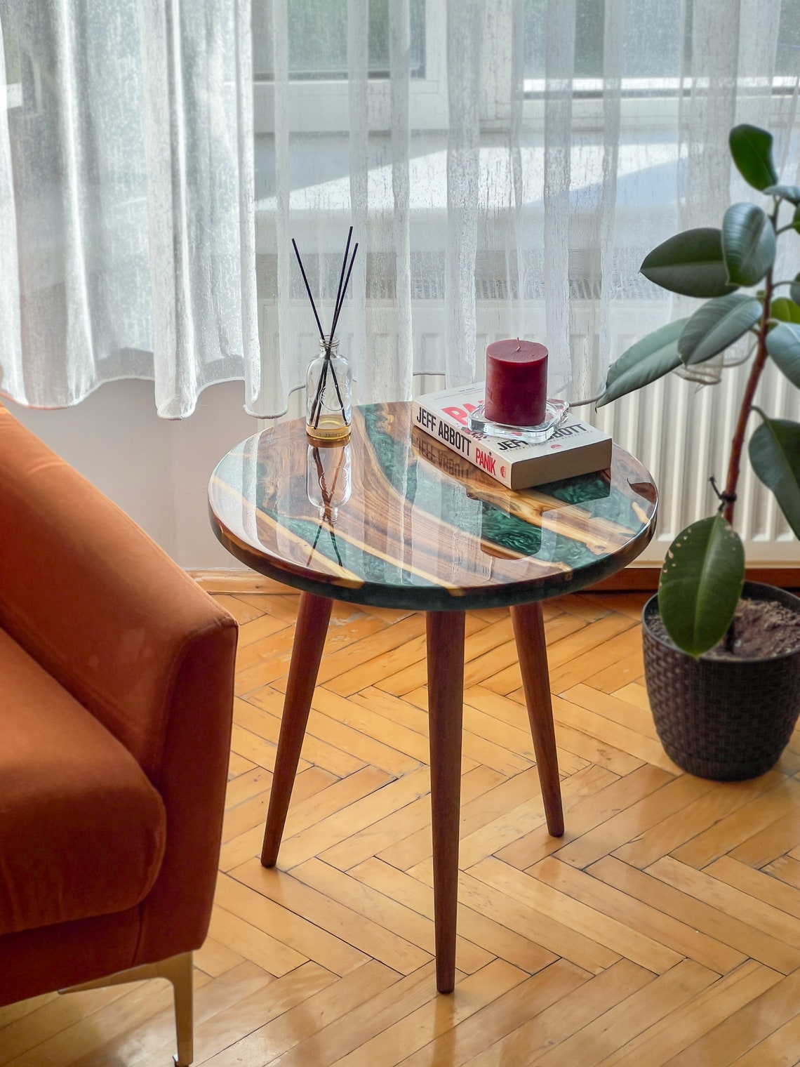 Handmade Live Edge Oleaster Resin Side Table, 20 Inch, Round Design