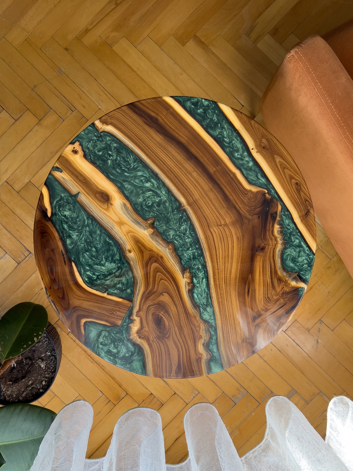 Handmade Live Edge Oleaster Resin Side Table, 20 Inch, Round Design