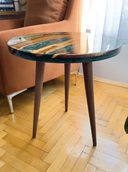 Handmade Live Edge Oleaster Resin Side Table, 20 Inch, Round Design