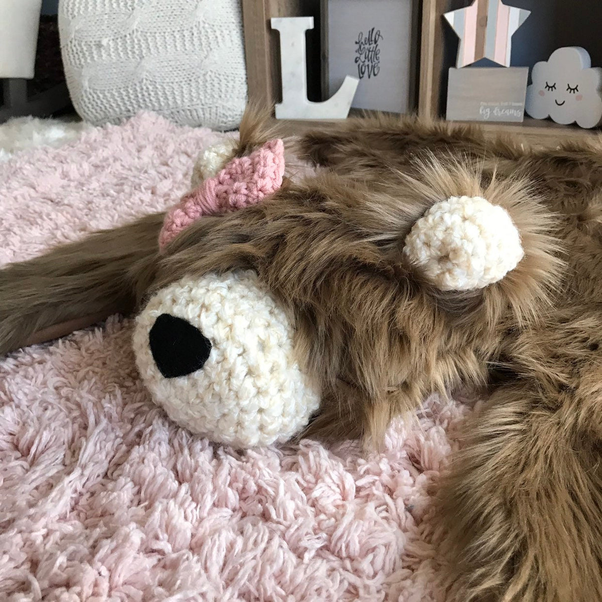 Cappuccino Grizzly Bear Rug in Faux Fur for Forest Nursery