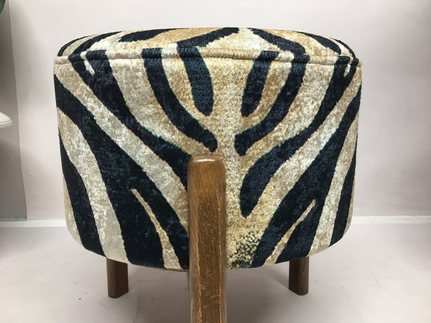 Pouf chair, Vanity chair, Upholstered bench, Dressing table bench, Entry chair, Comfort chair, Durable furniture, Round ottoman, Low stool