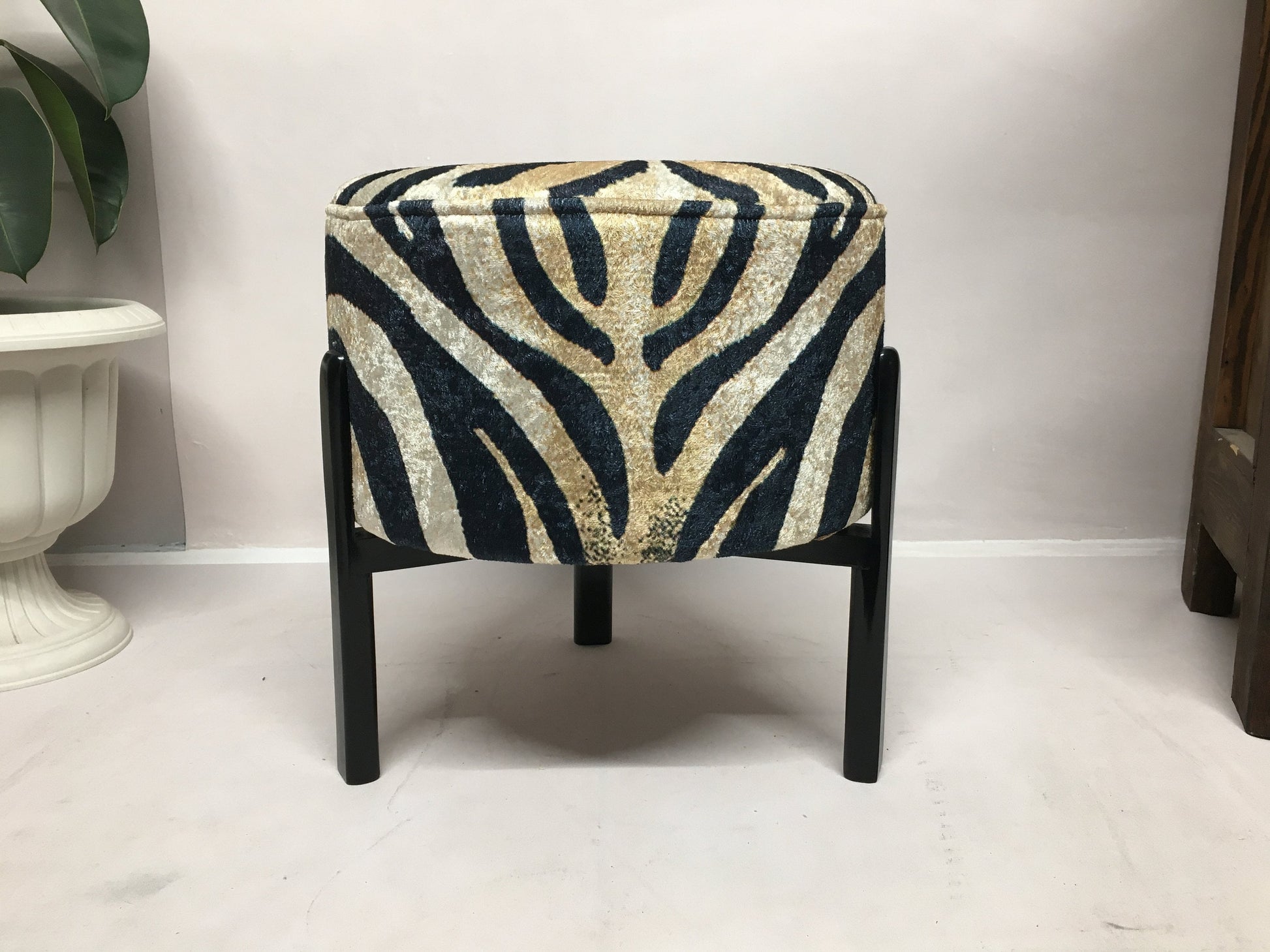 Pouf chair, Vanity chair, Upholstered bench, Dressing table bench, Entry chair, Comfort chair, Durable furniture, Round ottoman, Low stool