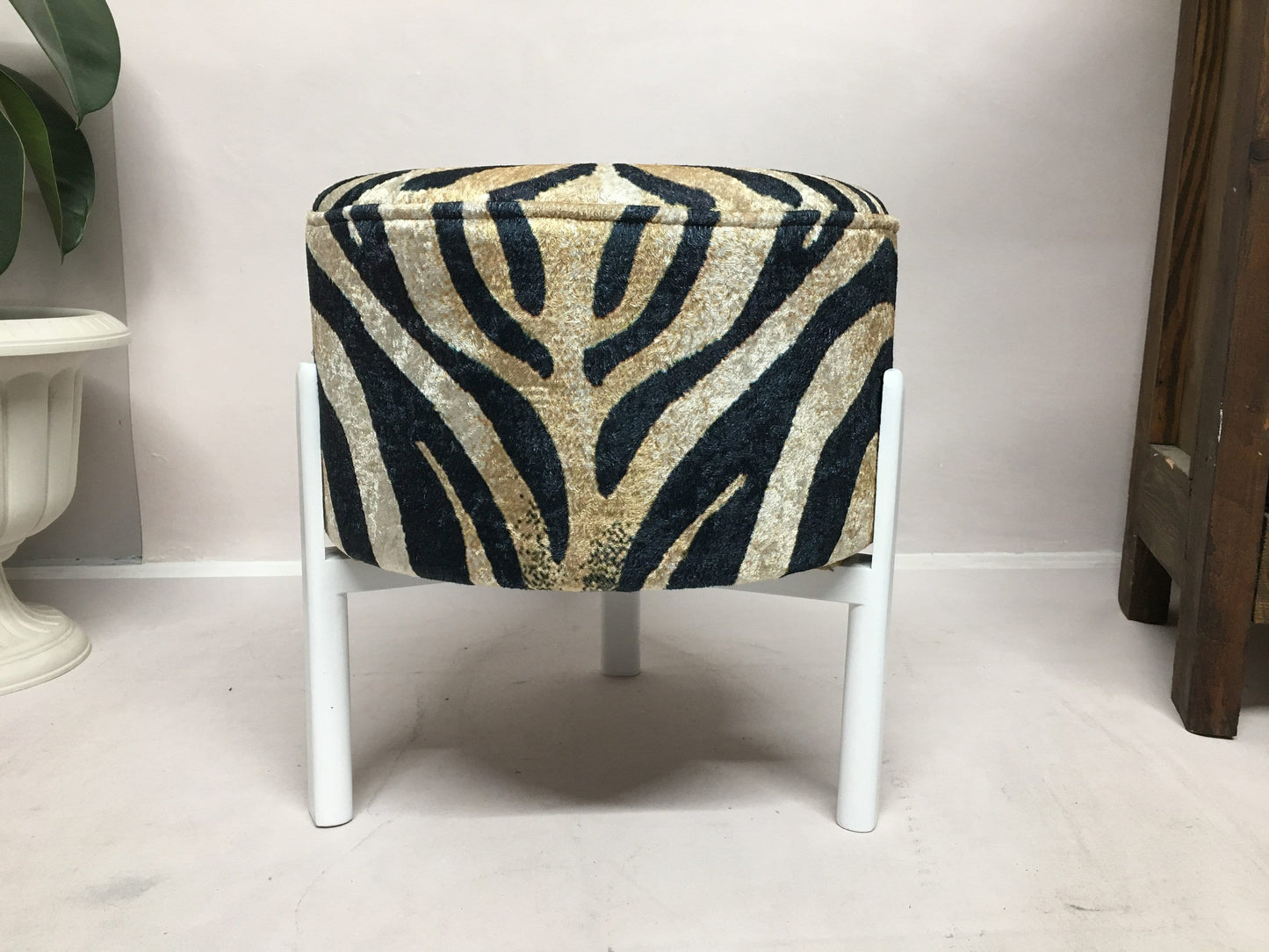 Pouf chair, Vanity chair, Upholstered bench, Dressing table bench, Entry chair, Comfort chair, Durable furniture, Round ottoman, Low stool