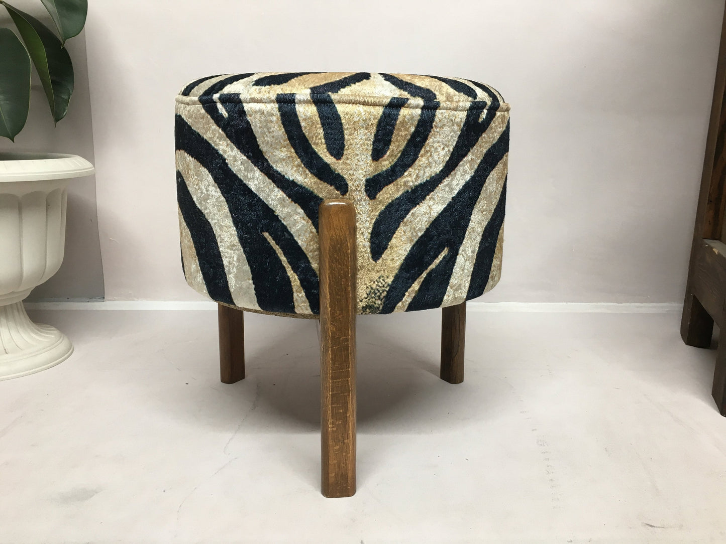 Pouf chair, Vanity chair, Upholstered bench, Dressing table bench, Entry chair, Comfort chair, Durable furniture, Round ottoman, Low stool
