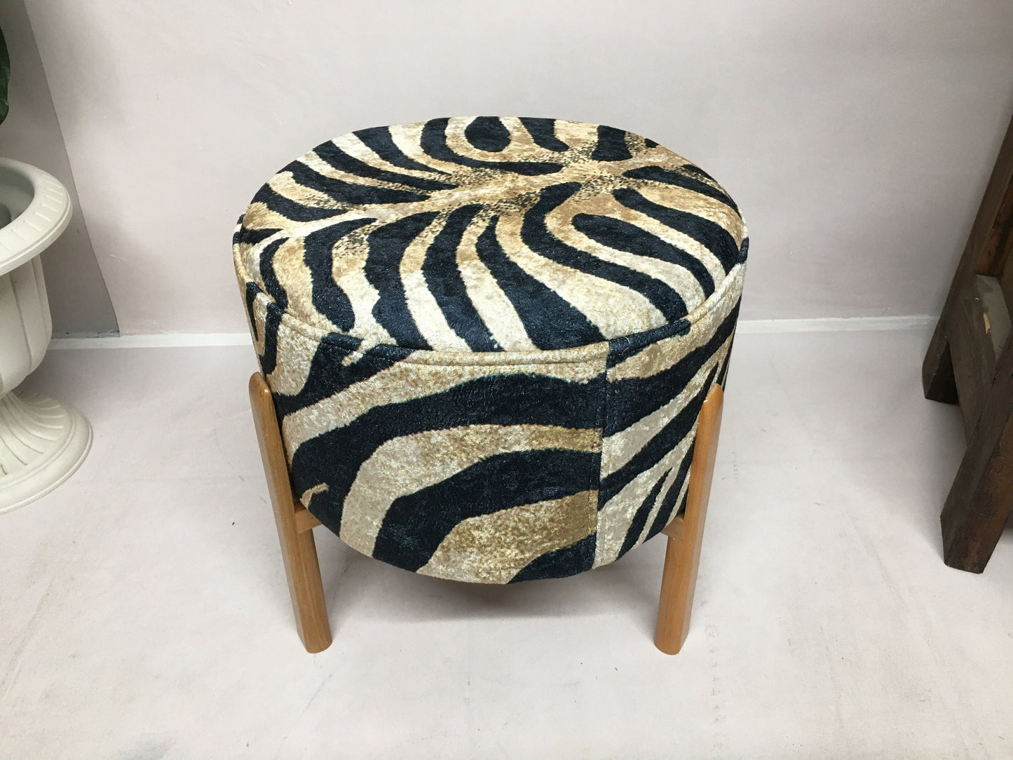 Pouf chair, Vanity chair, Upholstered bench, Dressing table bench, Entry chair, Comfort chair, Durable furniture, Round ottoman, Low stool
