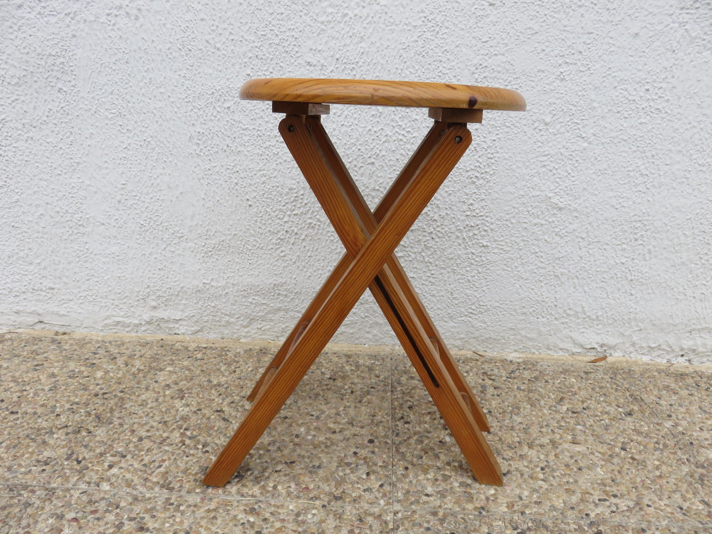 Folding wooden stool in the style of Roger Tallon or Adrian Reed, 1970s-1980s vintage wood folding stool