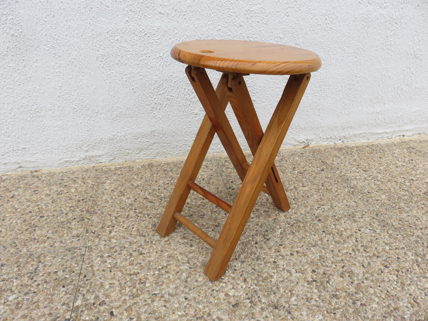 Folding wooden stool in the style of Roger Tallon or Adrian Reed, 1970s-1980s vintage wood folding stool
