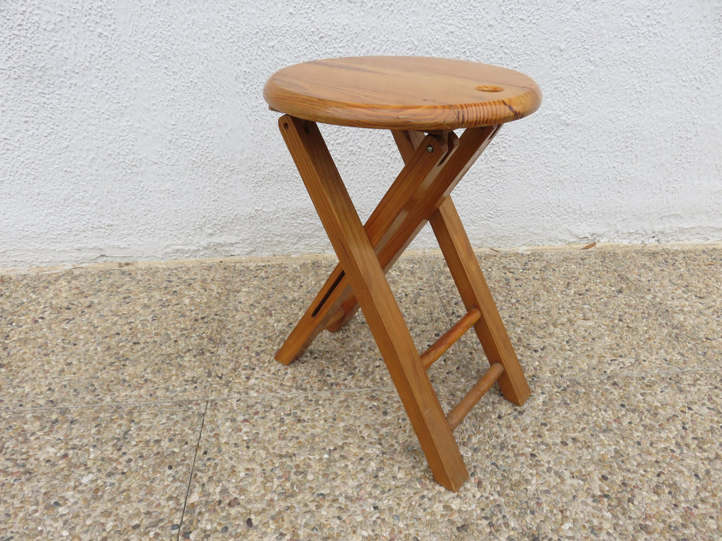 Folding wooden stool in the style of Roger Tallon or Adrian Reed, 1970s-1980s vintage wood folding stool