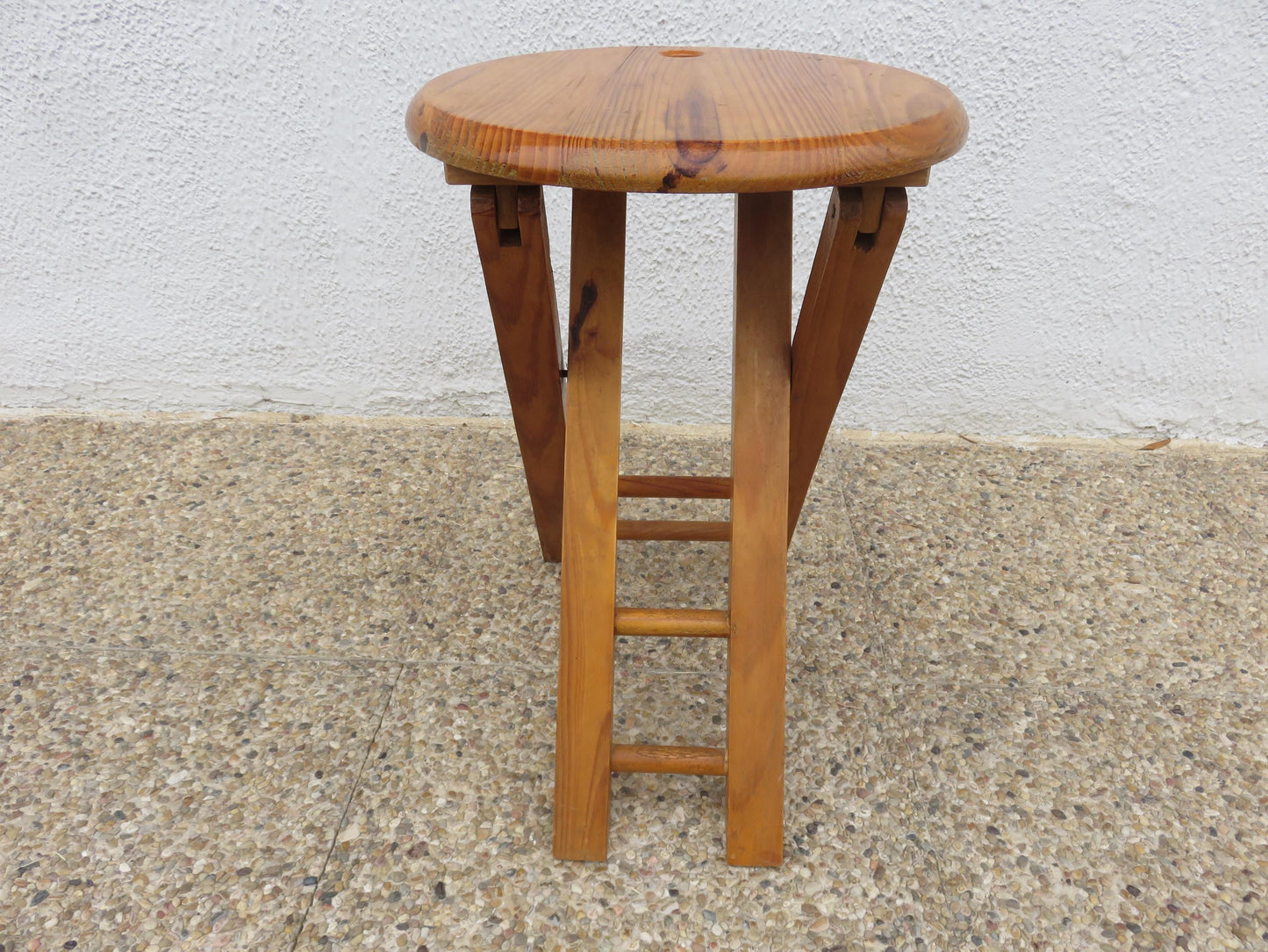 Folding wooden stool in the style of Roger Tallon or Adrian Reed, 1970s-1980s vintage wood folding stool