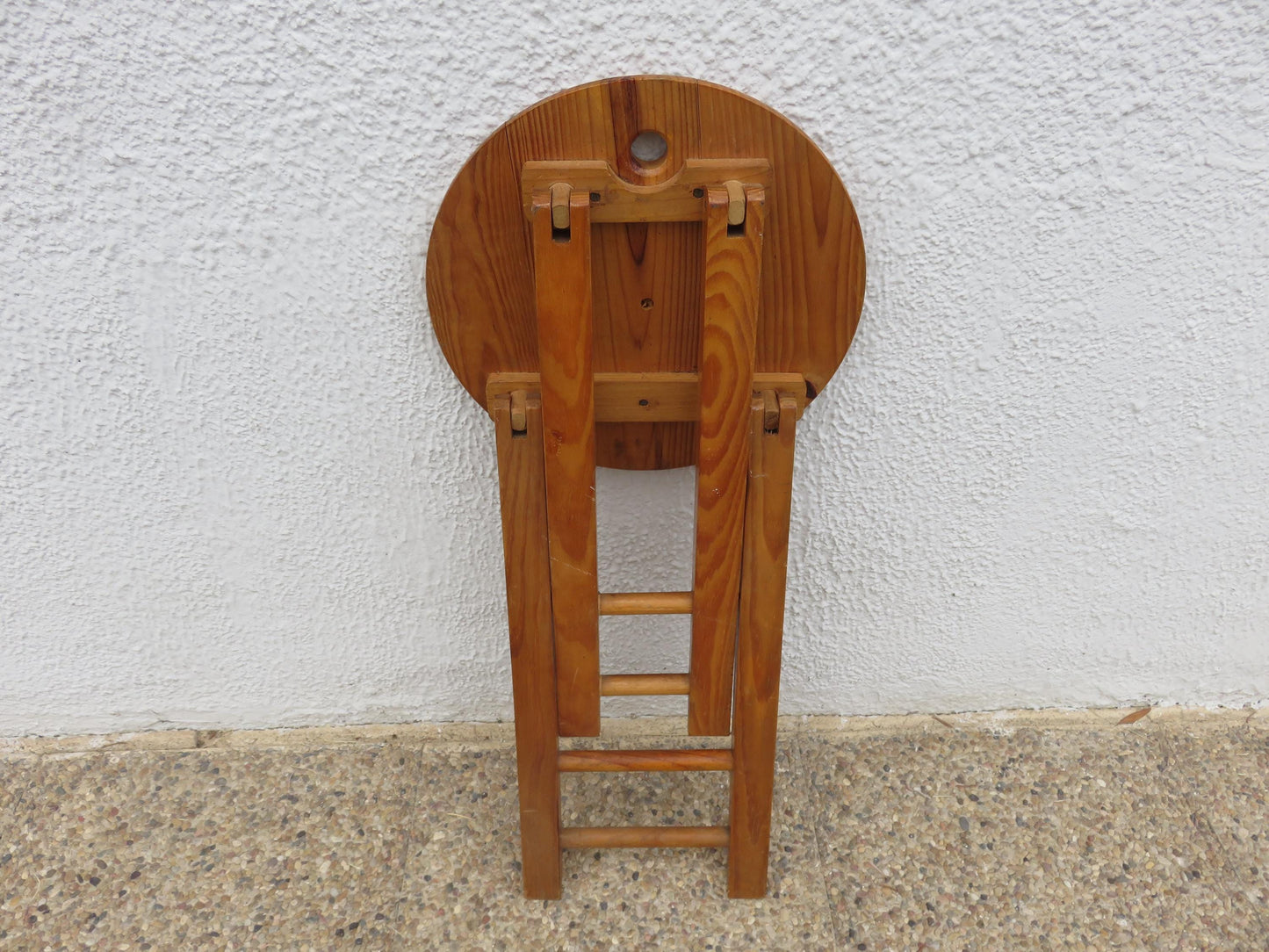 Folding wooden stool in the style of Roger Tallon or Adrian Reed, 1970s-1980s vintage wood folding stool