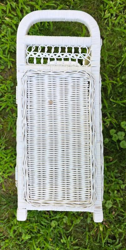 White Wicker Bathroom Wall Cabinet Vanity Shelf 2-Door Rattan Hanging
