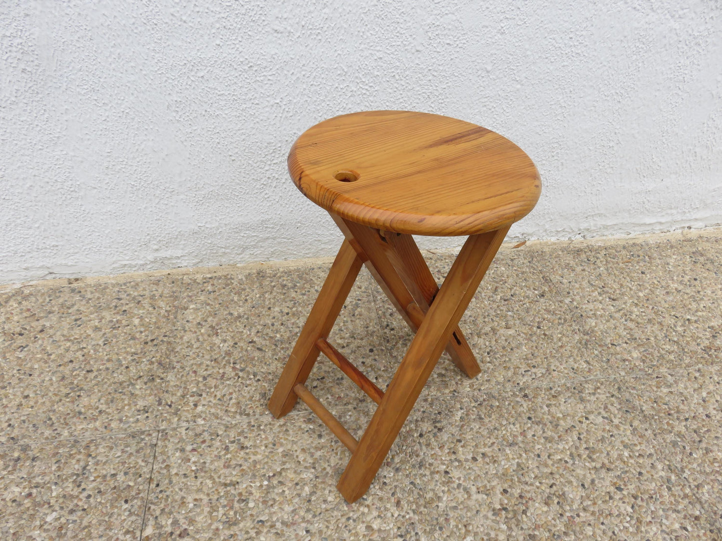Folding wooden stool in the style of Roger Tallon or Adrian Reed, 1970s-1980s vintage wood folding stool