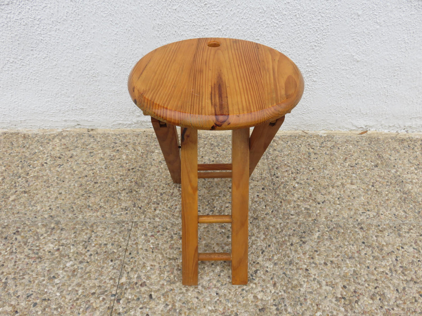 Folding wooden stool in the style of Roger Tallon or Adrian Reed, 1970s-1980s vintage wood folding stool